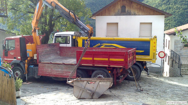 Camion con gru