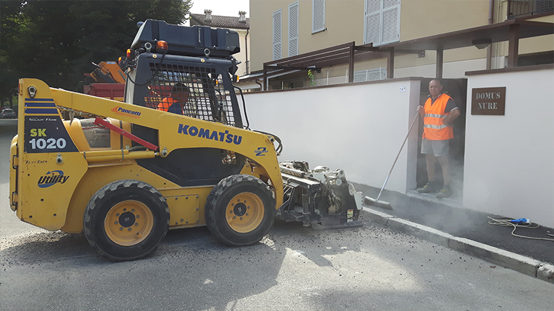 Lavori con escavatore