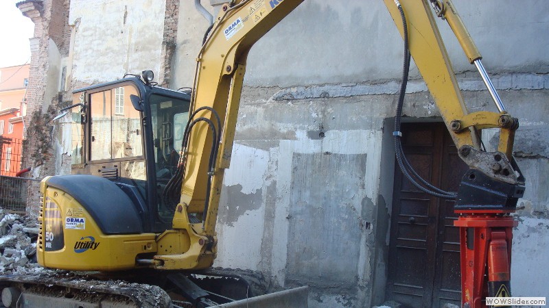 Lavori con escavatore