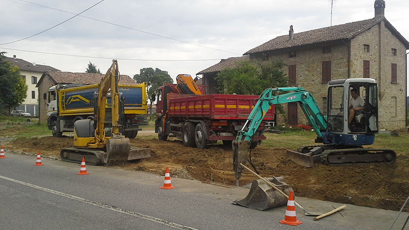 Lavori con escavatore